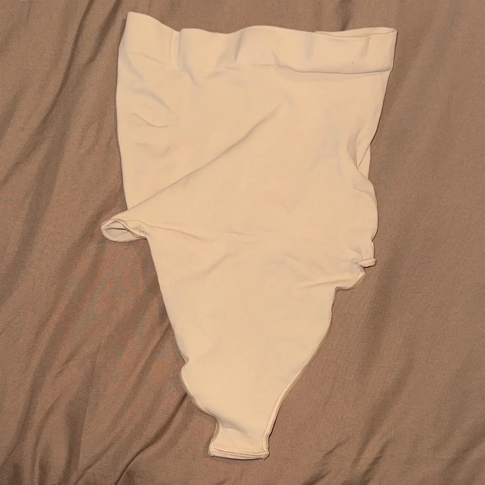 SKIMS HIGHWASTE SHAPEWEAR UNDERWEAR SZ SMALL LIKE NEW